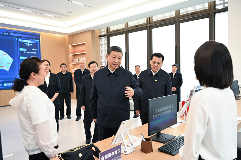 2024年4月22日下午，習近平總書記在重慶市九龍坡區(qū)謝家灣街道民主村社區(qū)考察。
