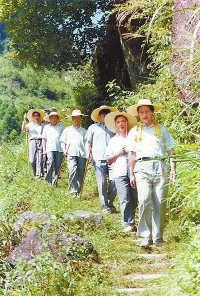 1989年7月，習近平在壽寧縣山村。