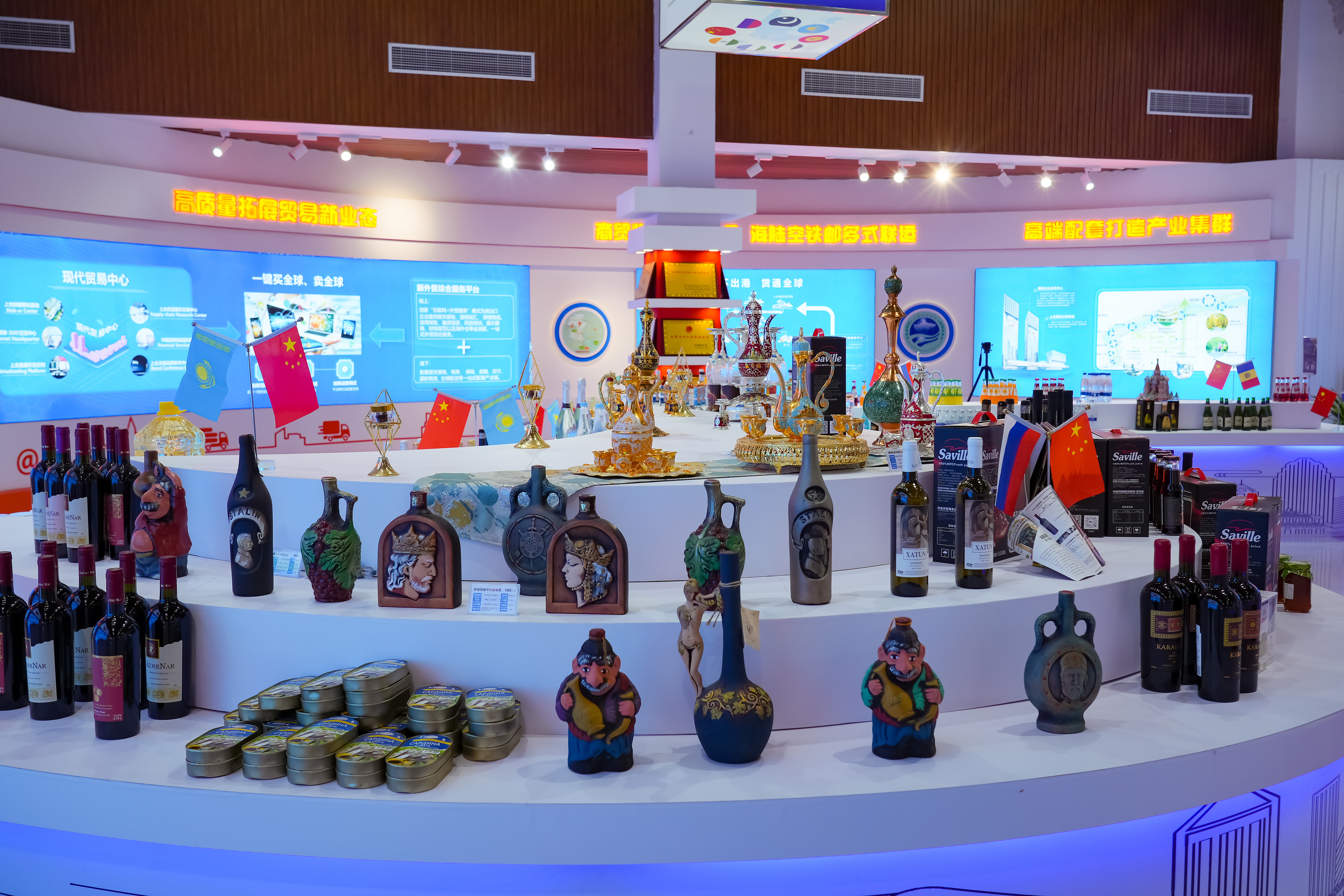 2022年10月19日，青島，上合示范區(qū)展出的上合國家特色商品。